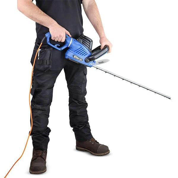Hyundai 680W 610mm Corded Electric Hedge Trimmer/Pruner | HYHT680E 4 Hyundai 680W 610mm Corded Electric Hedge Trimmer/Pruner | HYHT680E - Image 2